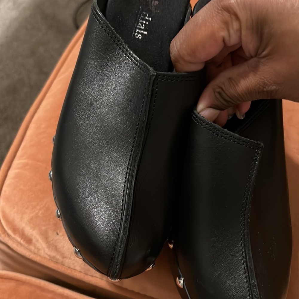 Clogs - Picture 9 of 9